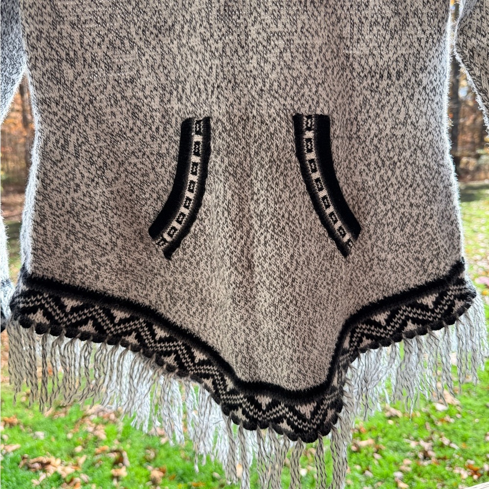 Elegant Black White and Gray Women's Sweater - Picture 2 of 8